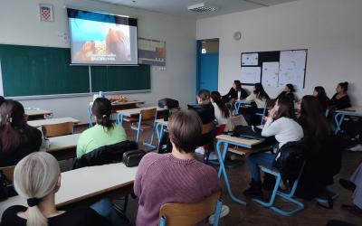 Projekcija filma o dojenju s učenicama i učenicima Srednje škole Koprivnica